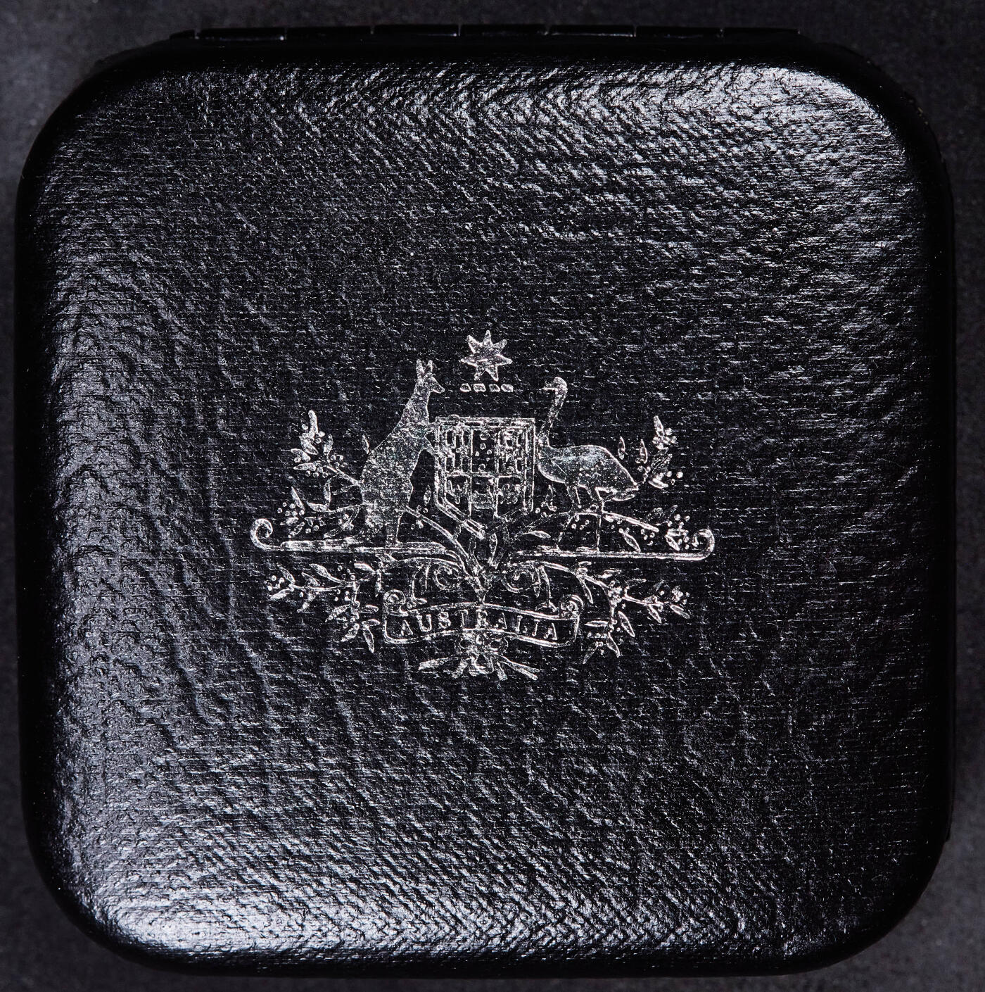 【俄甄集藏】满园春色-2026年(051)04-22星期三 晚 19:30 全场包邮 澳大利亚1986年行政区系列-南澳大利亚州10元精制银币，原盒证，重20克，925银，发行量52150枚