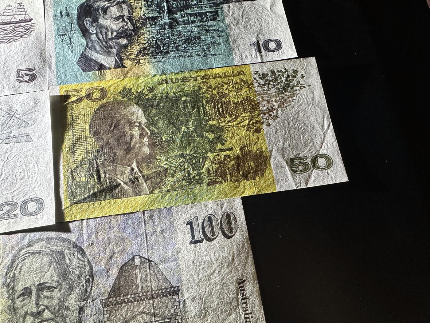 《外钞收藏家》第六百二十八期（精品百拍场）（长期征集拍品、欢迎藏友们联系合作） 澳大利亚纸币版7张一起 1和2元全新、5和10元UNC-、20、50、100元AU