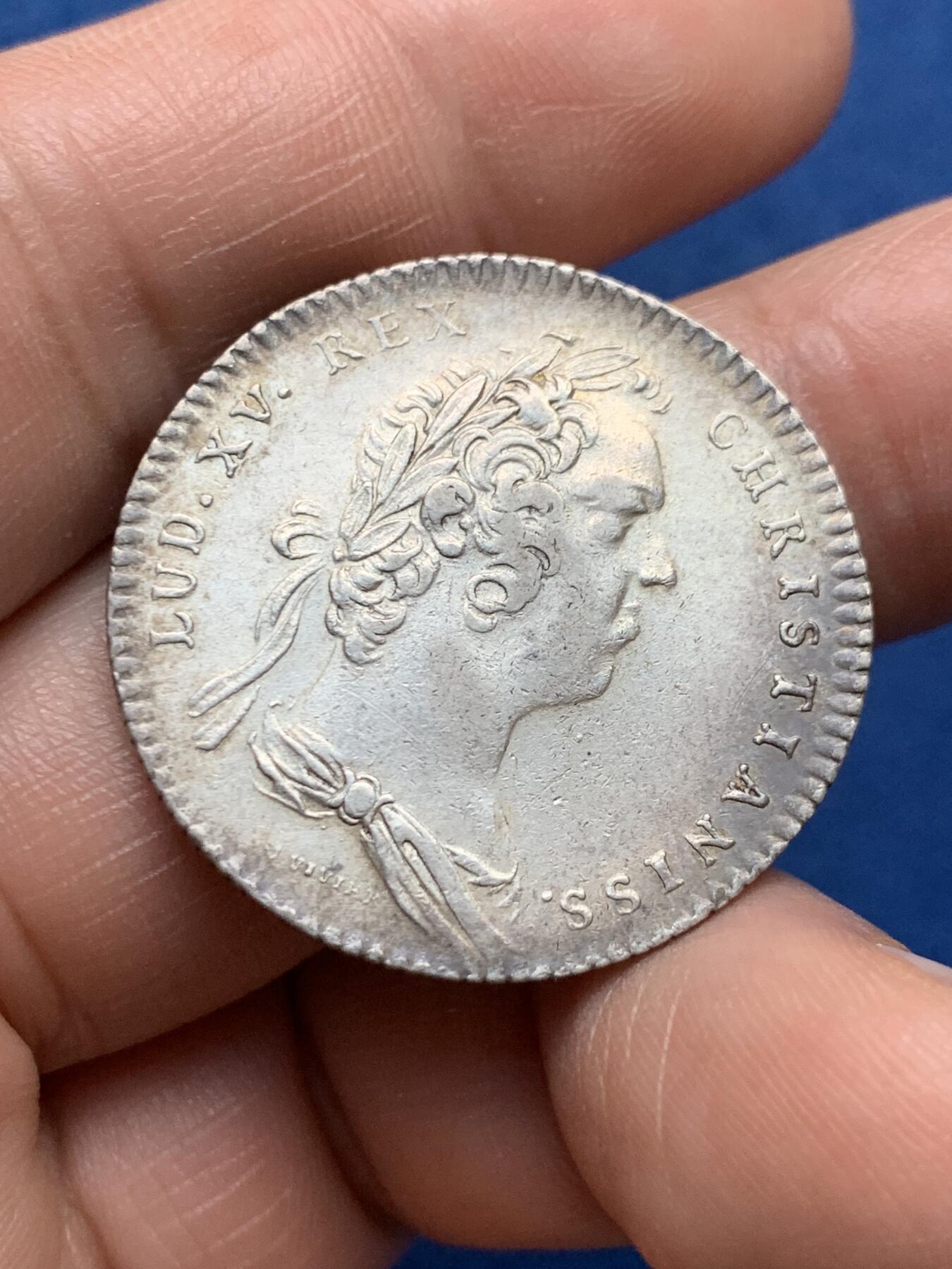 《竞宝斋》第481场 周日，周一 2场连拍 （全场包邮）20级店铺 欢迎送拍 法国1717政府年金支付银质代币 路易十五头像 9克 30.7mm