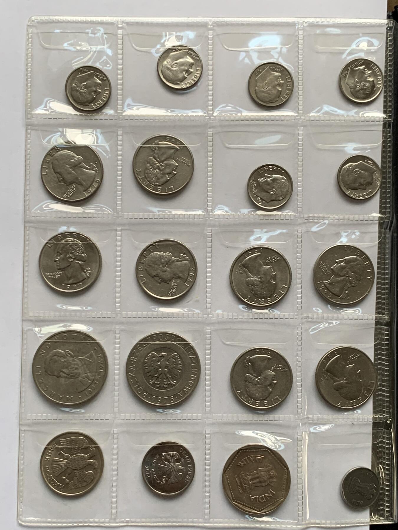 《竞宝斋》第481场 周日，周一 2场连拍 （全场包邮）20级店铺 欢迎送拍 钱币收藏册一本 内含多国钱币 数量细节见图 带册邮寄 正反面都有拍摄 注意数量