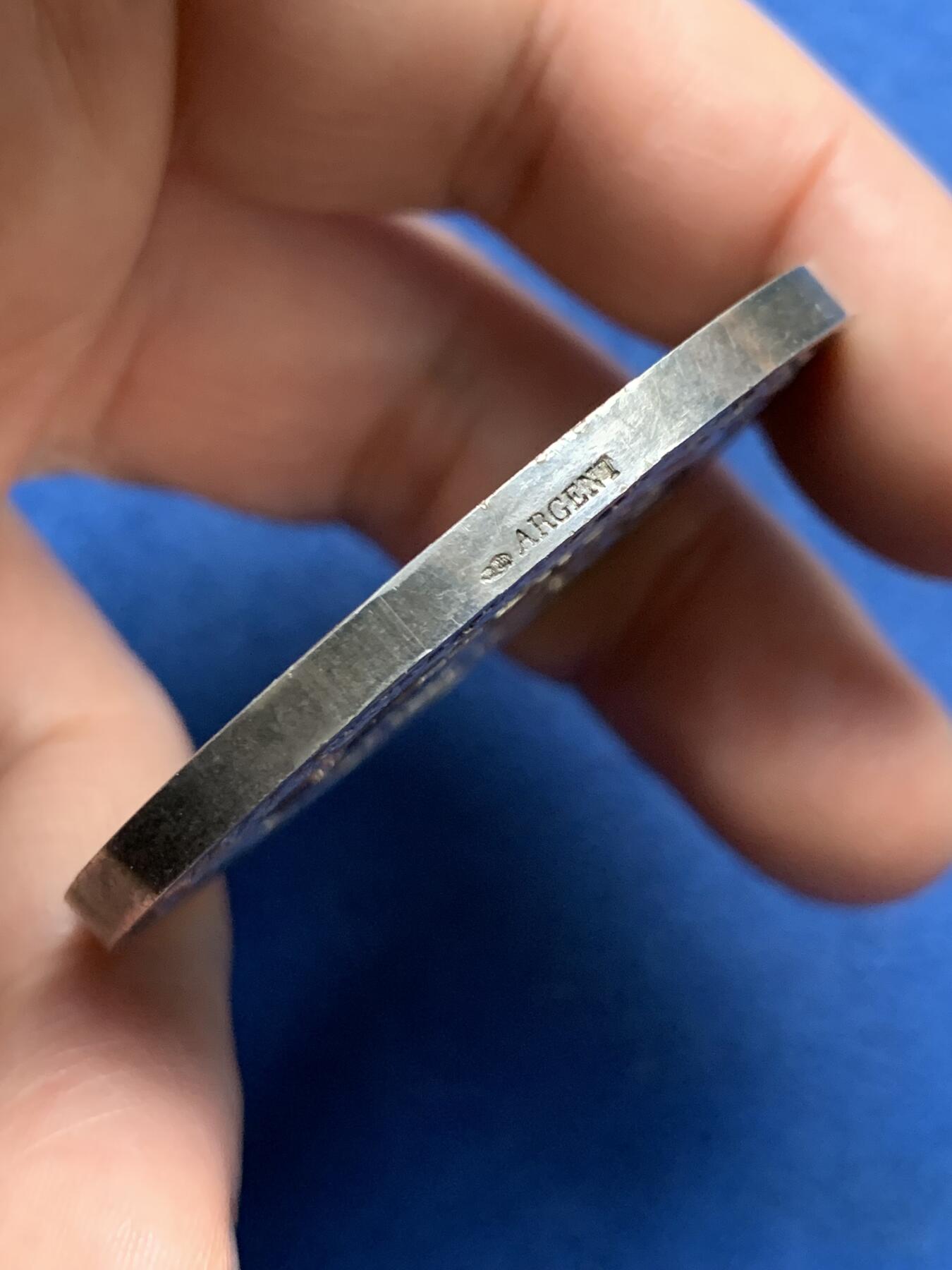 《竞宝斋》第481场 周日，周一 2场连拍 （全场包邮）20级店铺 欢迎送拍 1890年法国高等学院大银章 66.45克 直径50.5MM