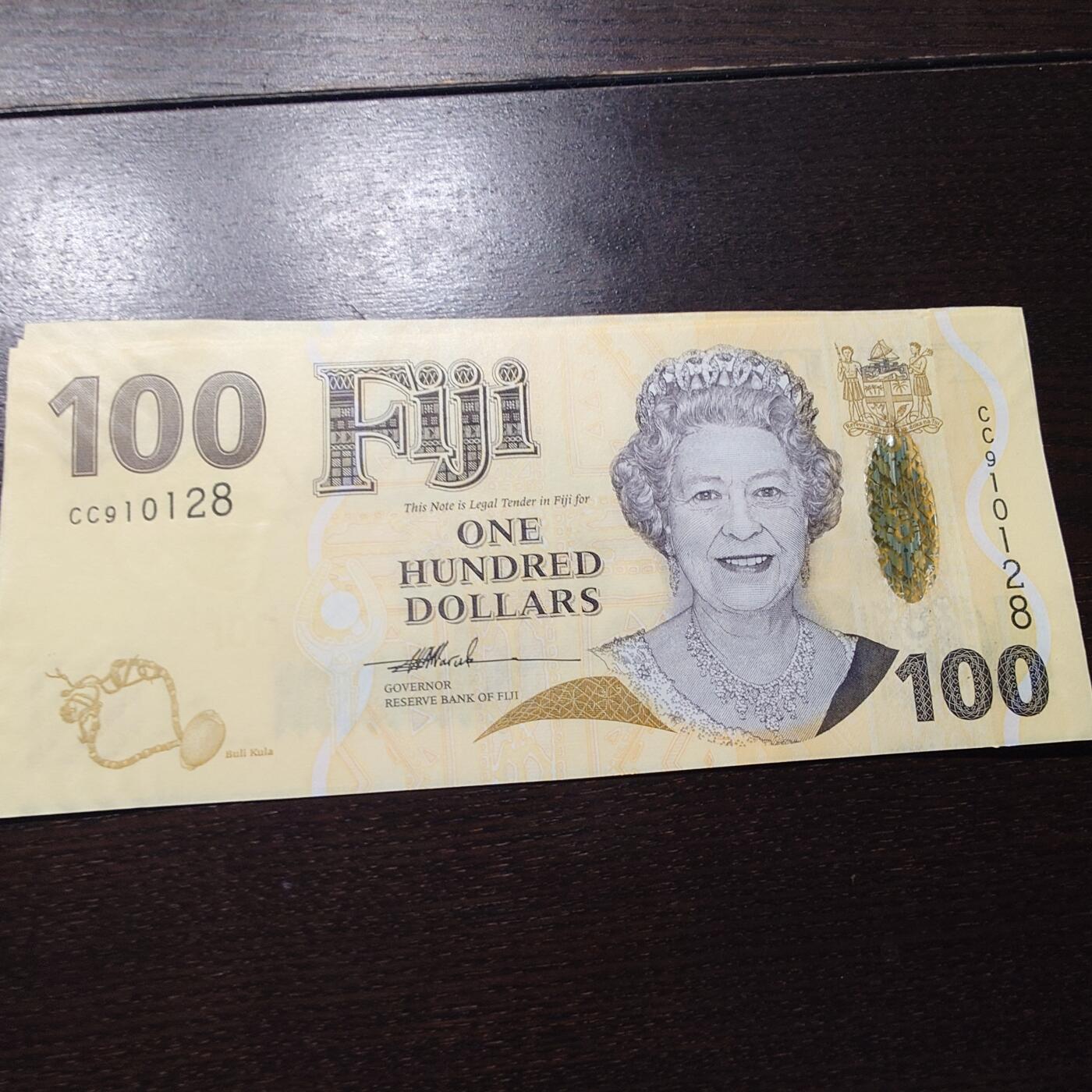 世界钱币～微拍第245期暨2026年第26期  新货卖剩品种部分上架提供选购【有看中的就一开始就出价，别为了晚付几天押金拖到最后，这里没出价的只要群里卖掉了就会撤】 2007年斐济100元 全新绝品无47尾号0128