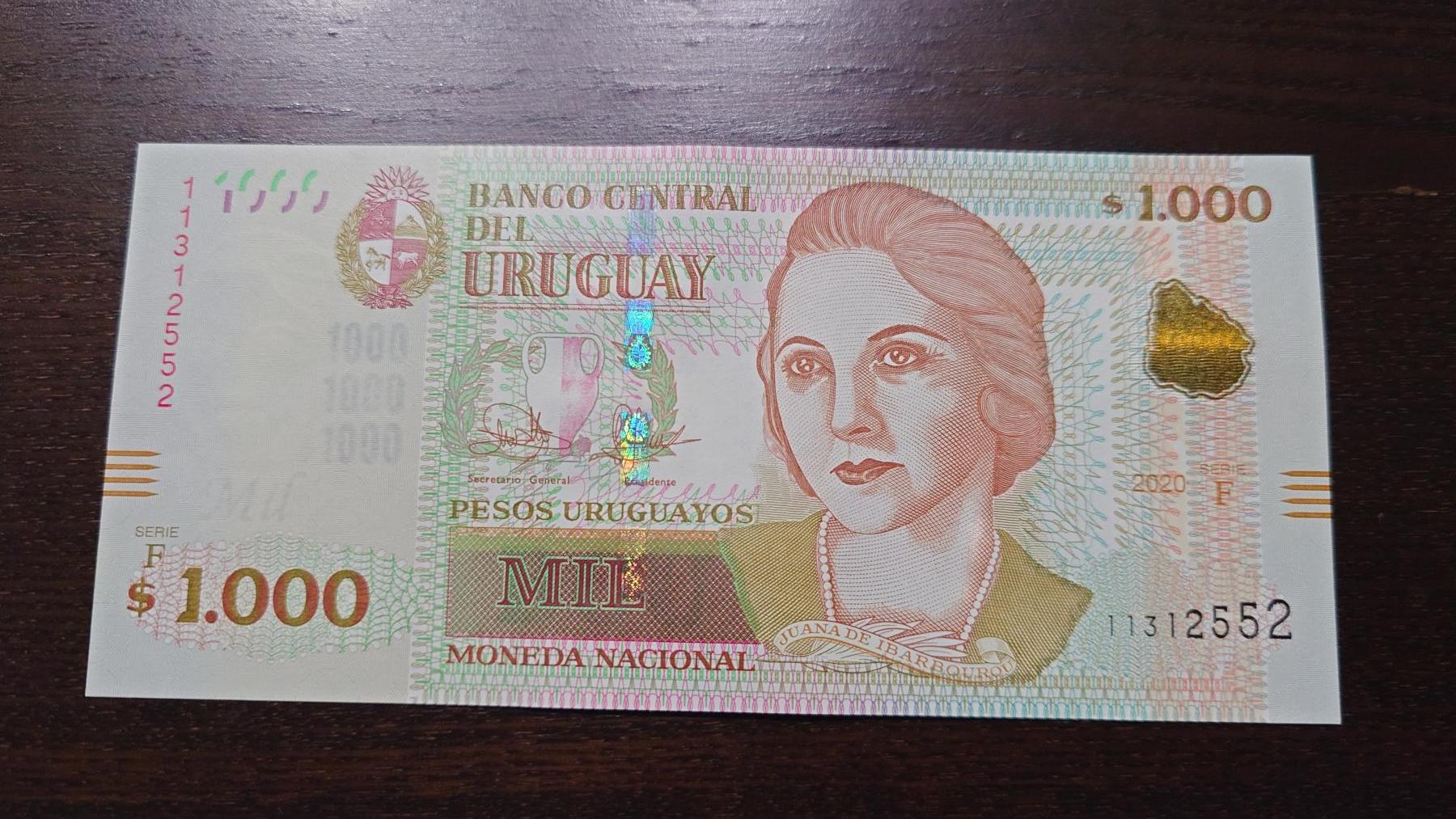 世界钱币～微拍第245期暨2026年第26期  新货卖剩品种部分上架提供选购【有看中的就一开始就出价，别为了晚付几天押金拖到最后，这里没出价的只要群里卖掉了就会撤】 2020年乌拉圭 1000比索 全新绝品无47尾号552