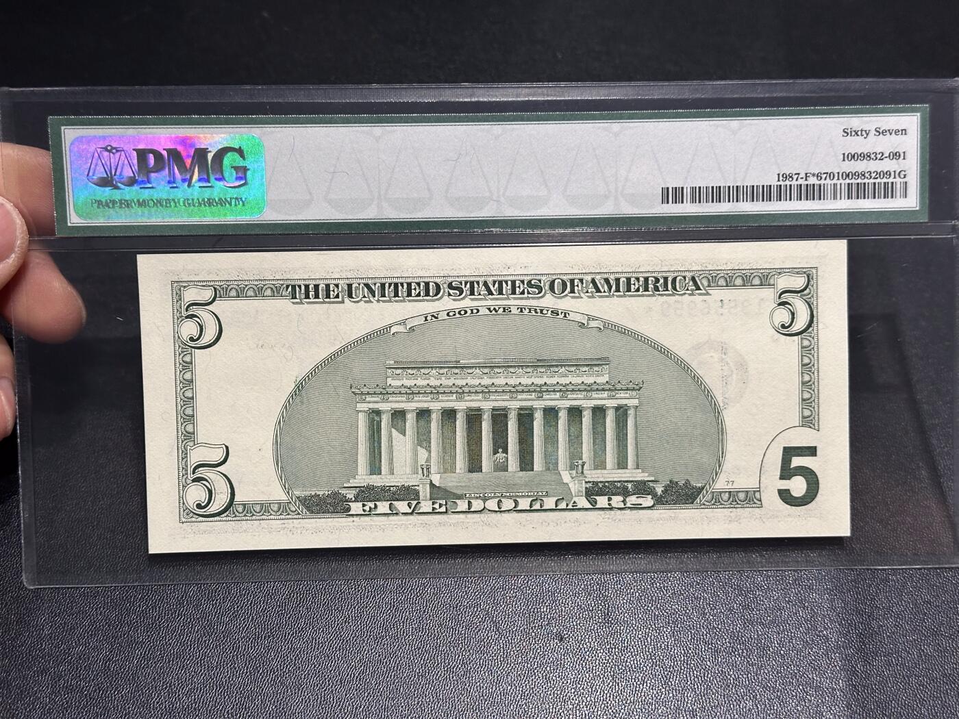 《外钞收藏家》第六百二十八期（精品百拍场）（长期征集拍品、欢迎藏友们联系合作） 1999年美国大头版5美元 PMG67 补号 无47尾6959 一代老壳