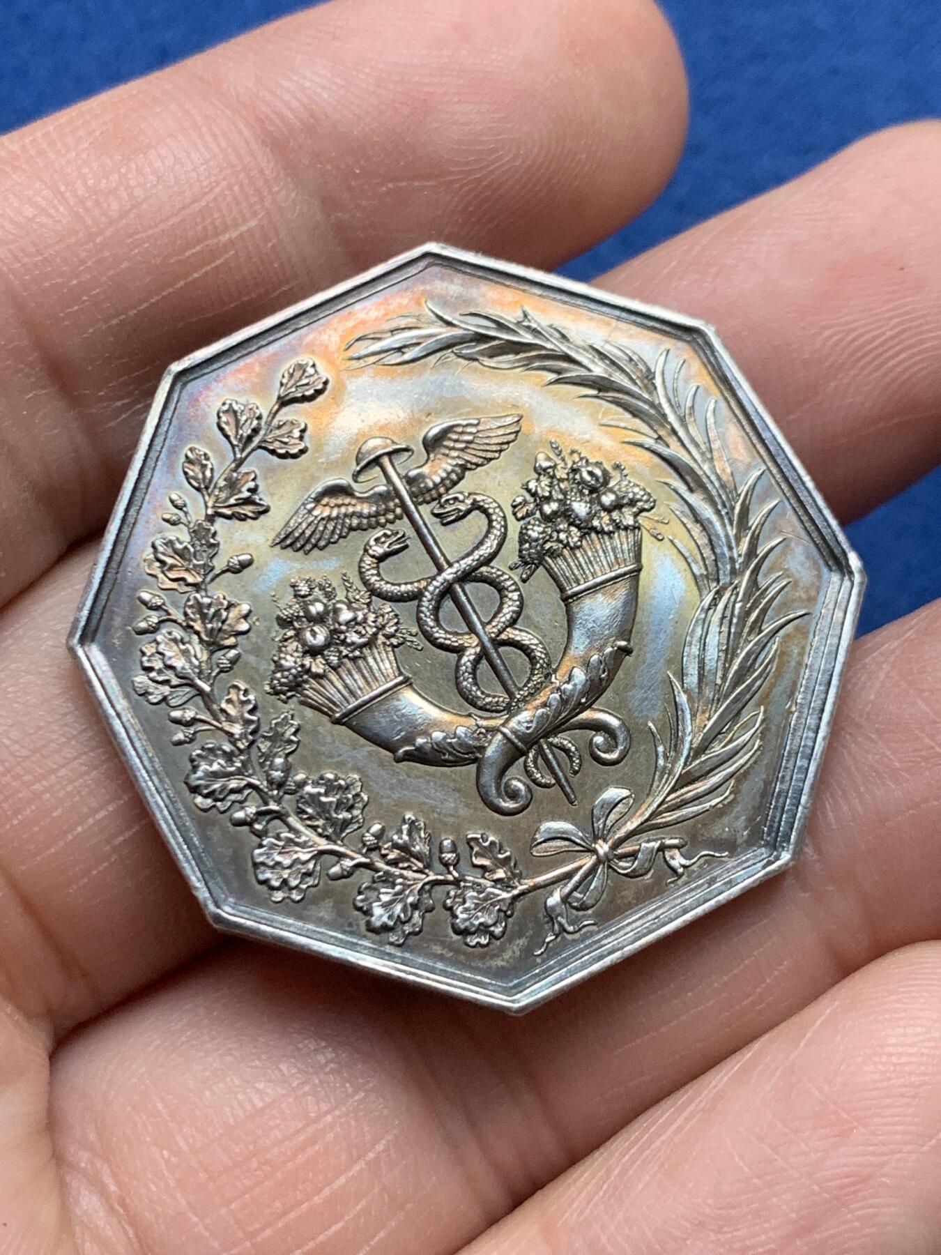 《竞宝斋》第481场 周日，周一 2场连拍 （全场包邮）20级店铺 欢迎送拍 法国八角银质代币，波尔多银行，18.62g，34.8mm，1842-1845船首边铭