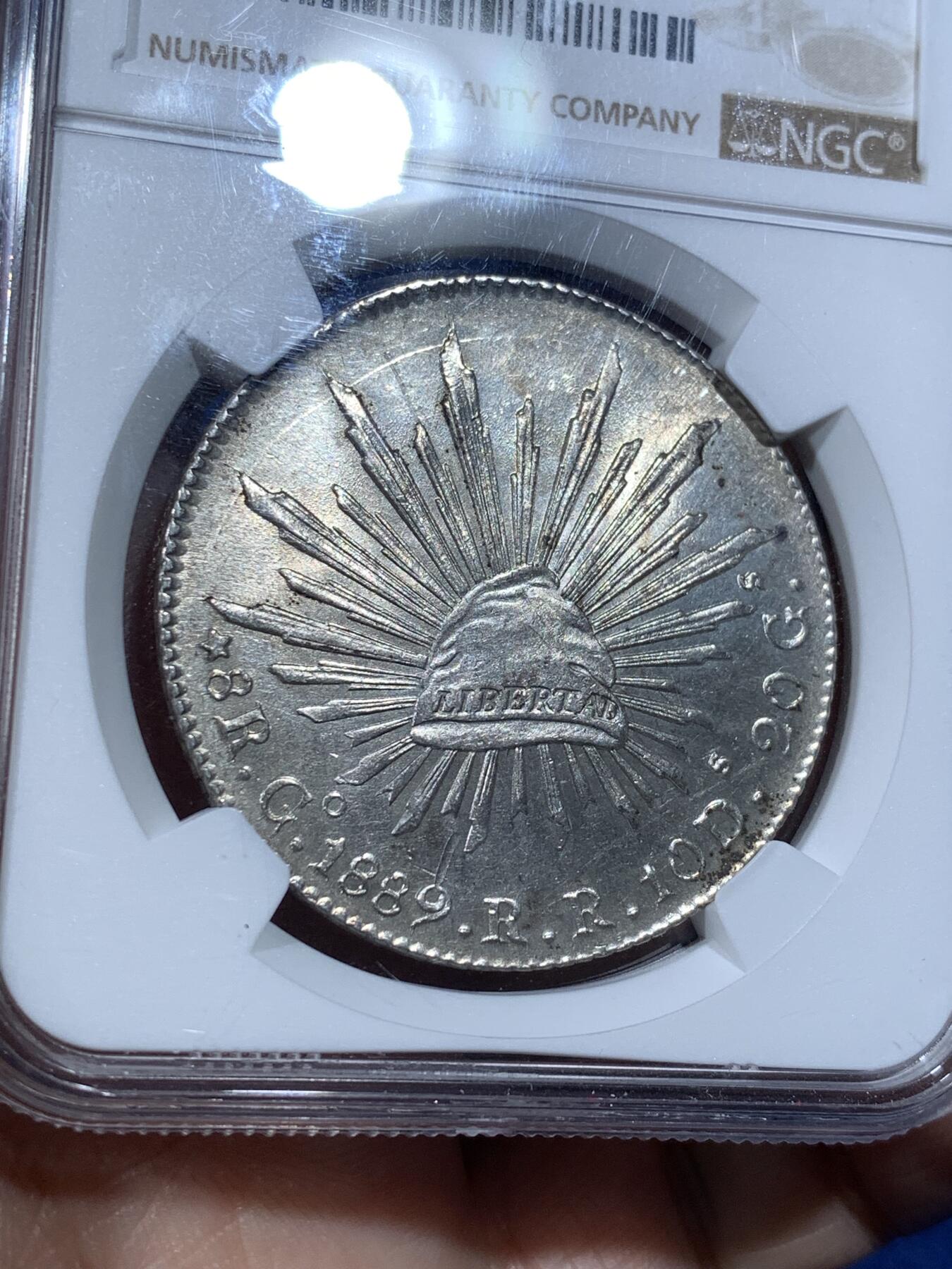 《竞宝斋》第481场 周日，周一 2场连拍 （全场包邮）20级店铺 欢迎送拍 NGC UNCD 1889年墨西哥花边鹰洋8瑞尔银币，铸打深峻，细节清晰状态佳。