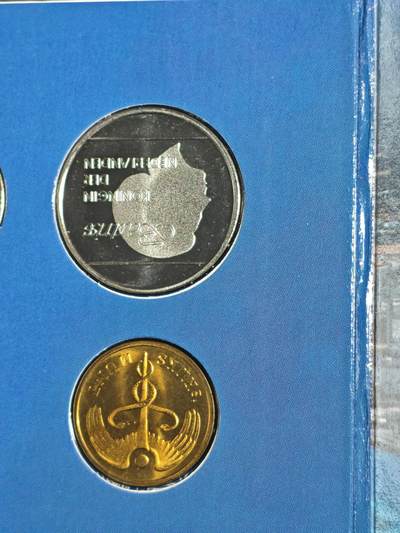 刘世昌艺术品销售中心～虎踞龙蟠*金杨在线联拍群第521期 荷属阿鲁巴1992年硬币卡册（含硬币一套6枚和纪念章1枚），品相如图。