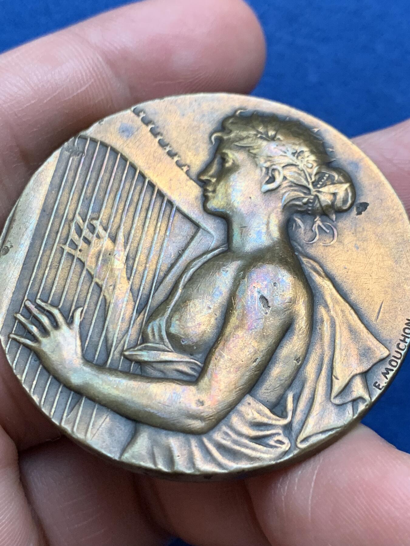 《竞宝斋》第481场 周日，周一 2场连拍 （全场包邮）20级店铺 欢迎送拍 音乐女神铜章 42.3克 46.2mm