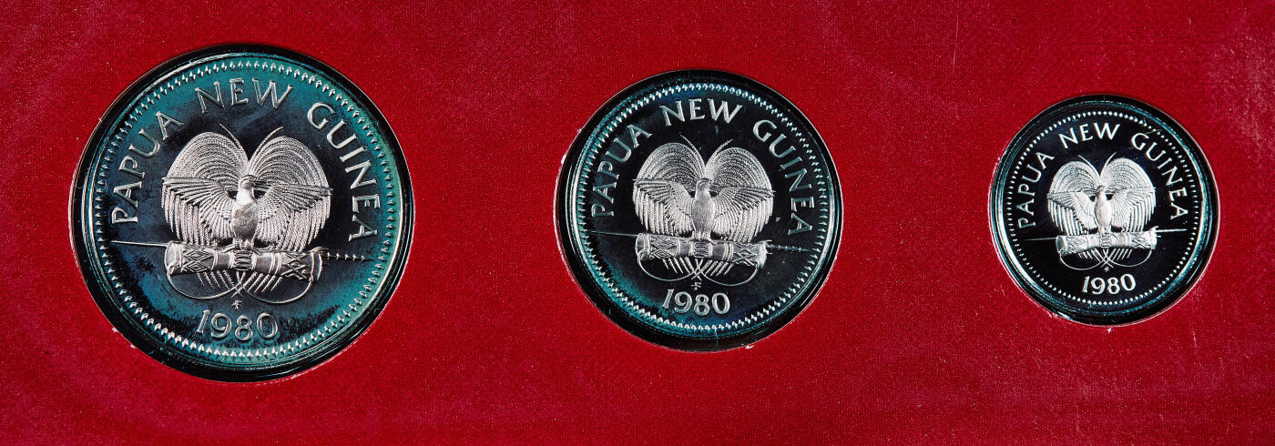 【俄甄集藏】满园春色-2026年(051)04-22星期三 晚 19:30 全场包邮 巴布亚新几内亚1980年1托伊-10基纳精制硬币9枚全套，原盒证，其中5基纳重27.6克，500银；10基纳重41.6克，925银，含纯银共52.28克，发行量2125套