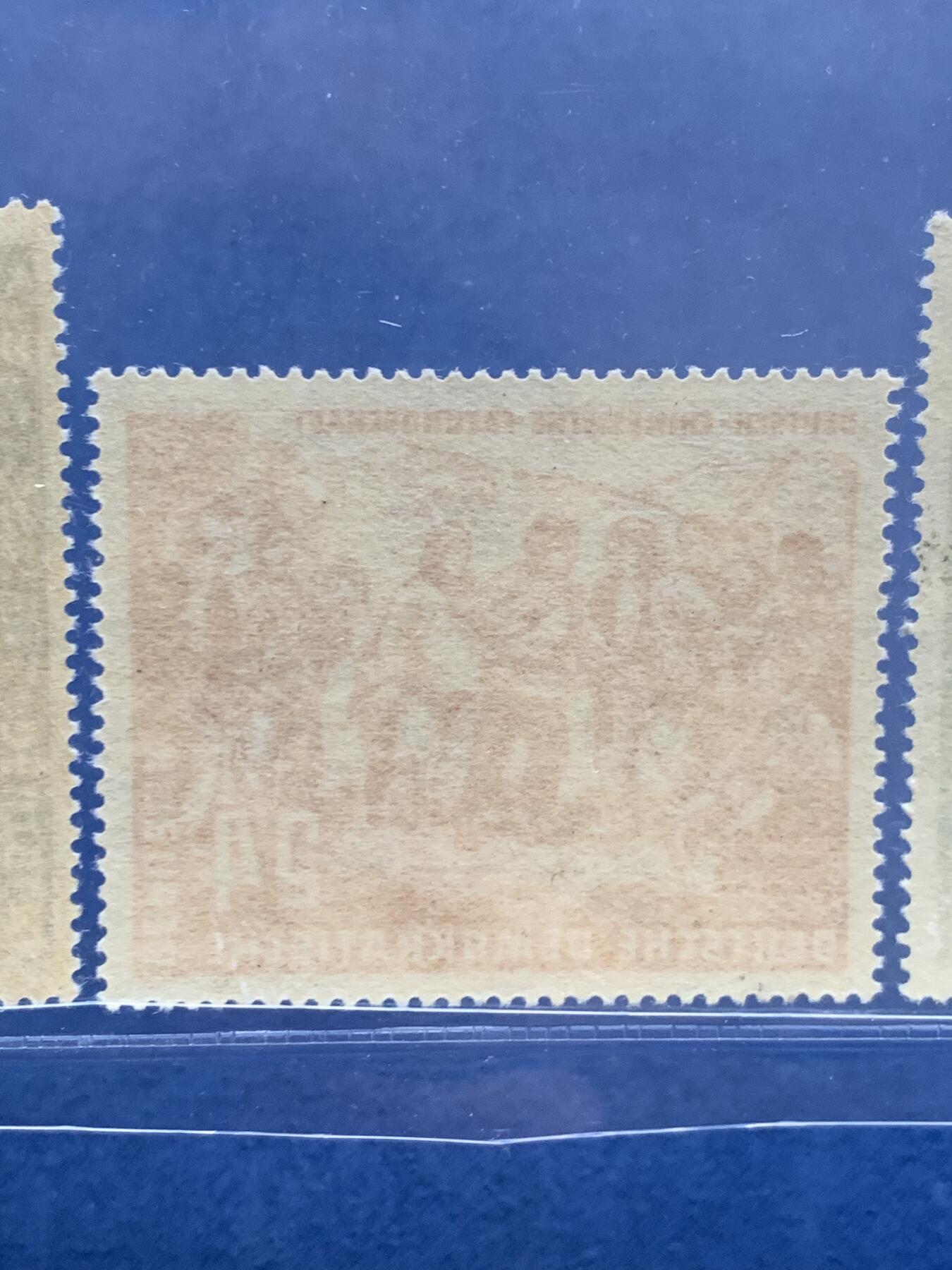 《竞宝斋》第481场 周日，周一 2场连拍 （全场包邮）20级店铺 欢迎送拍 东德名票，1951年德中友好邮票新票，原胶无贴无黄，背胶水润，仅50芬尼背胶天生机器印痕，此套票为东德大筋，由于德国集邮者入册配套的保存习惯，这套票背无贴的极少见，可遇不可求