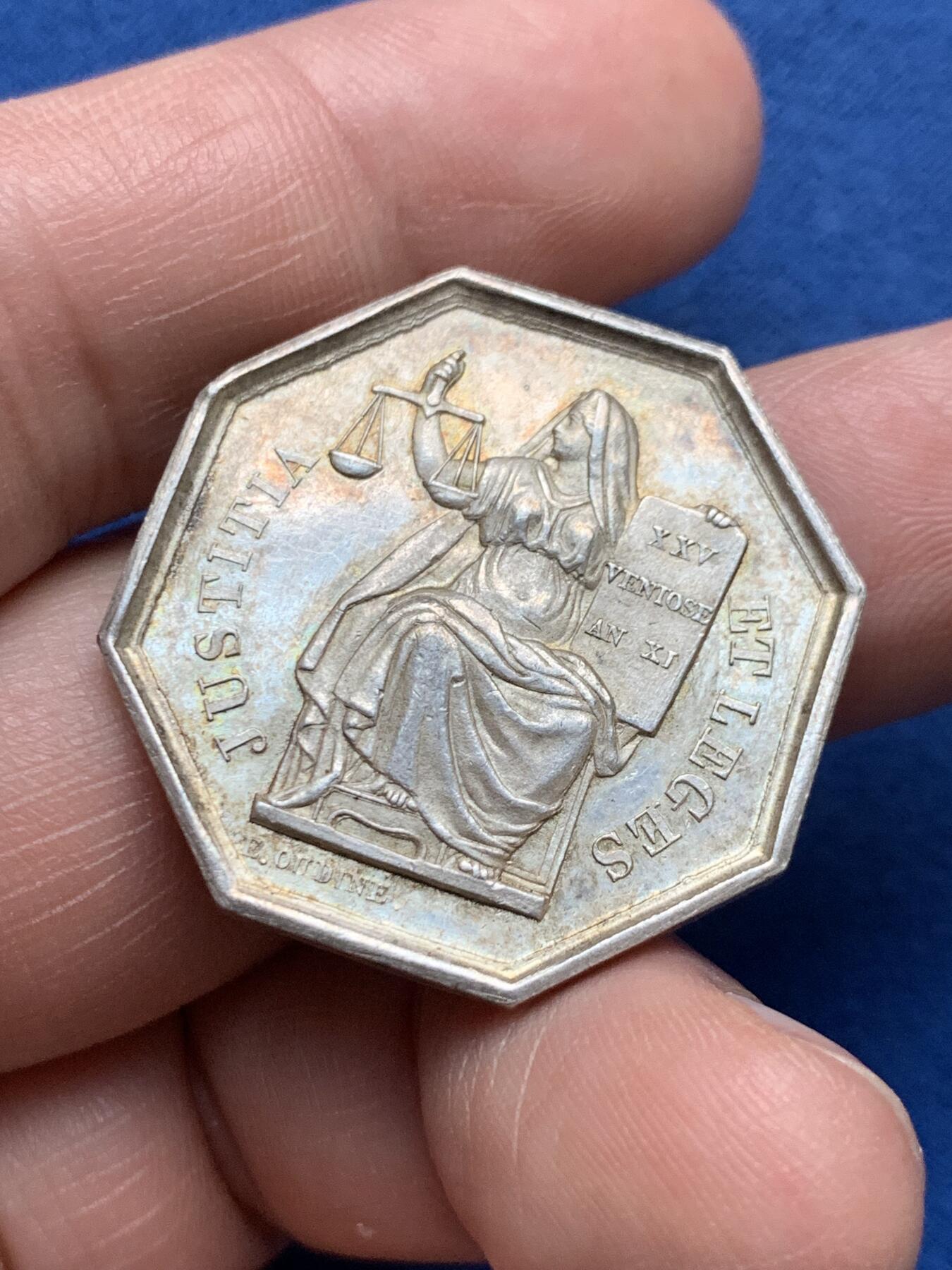 《竞宝斋》第481场 周日，周一 2场连拍 （全场包邮）20级店铺 欢迎送拍 法国图卢兹公证人八角银质代币，12.4克，30.6mm，油灯银标