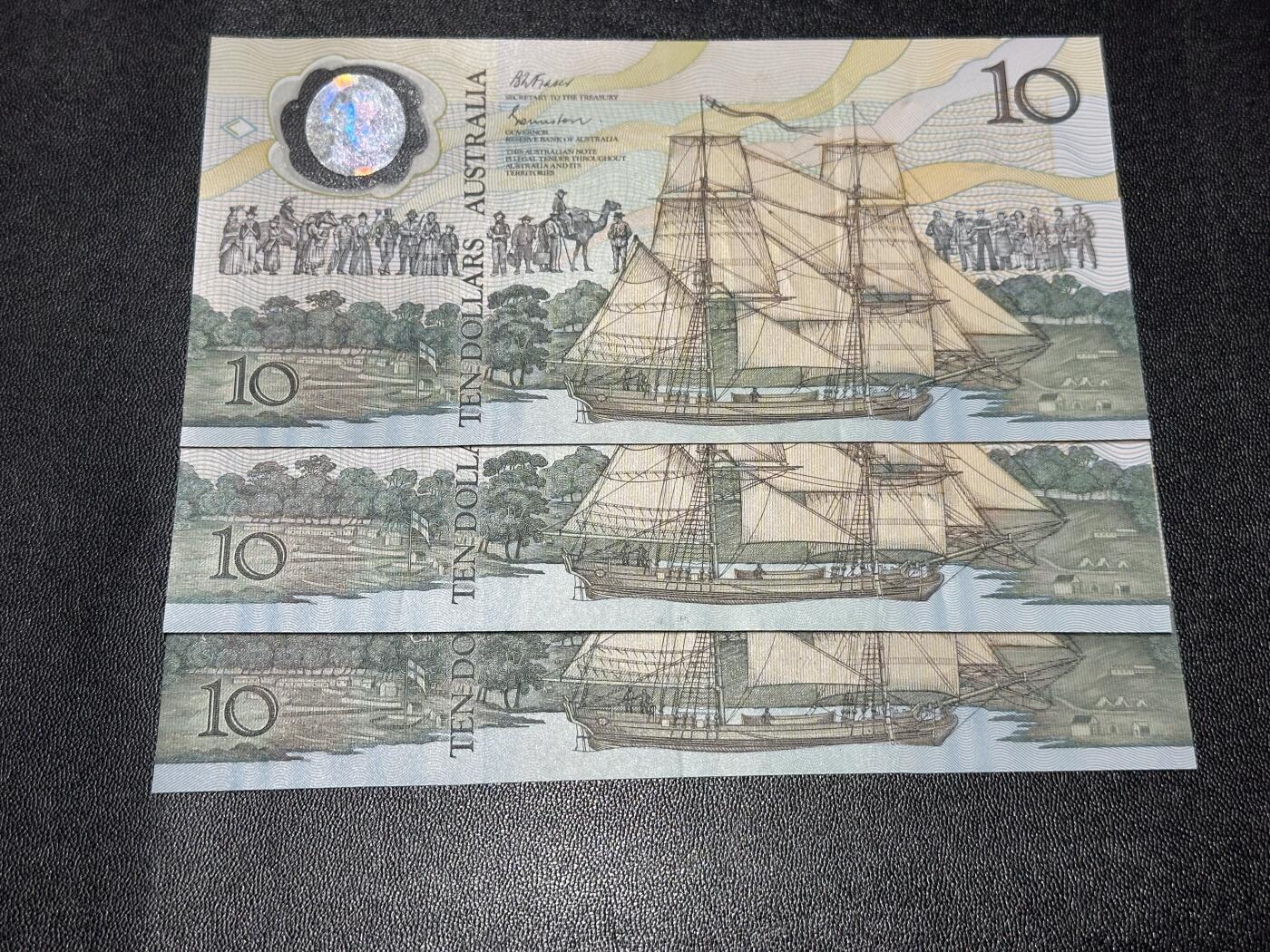 《外钞收藏家》第六百二十八期（精品百拍场）（长期征集拍品、欢迎藏友们联系合作） 澳大利亚10元 塑料钞纪念钞 3张一起 AU品相