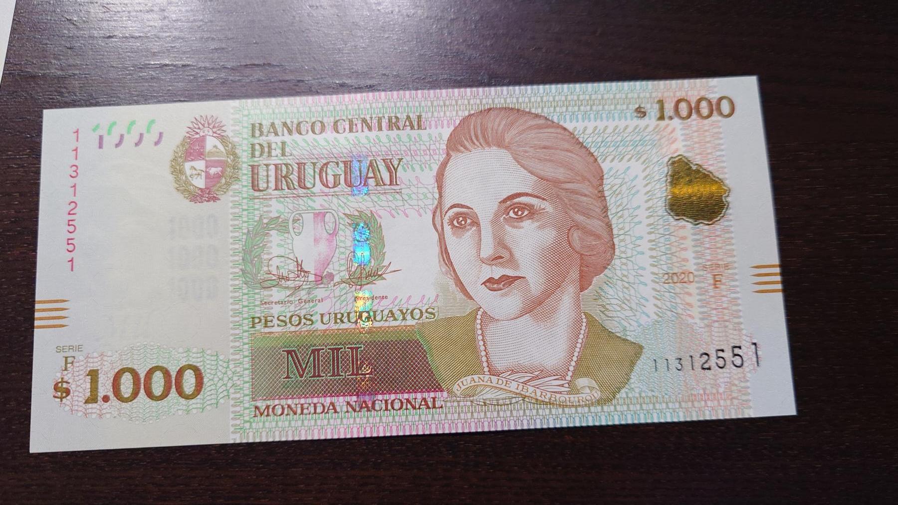 世界钱币～微拍第245期暨2026年第26期  新货卖剩品种部分上架提供选购【有看中的就一开始就出价，别为了晚付几天押金拖到最后，这里没出价的只要群里卖掉了就会撤】 2020年乌拉圭 1000比索 全新绝品无47尾号551