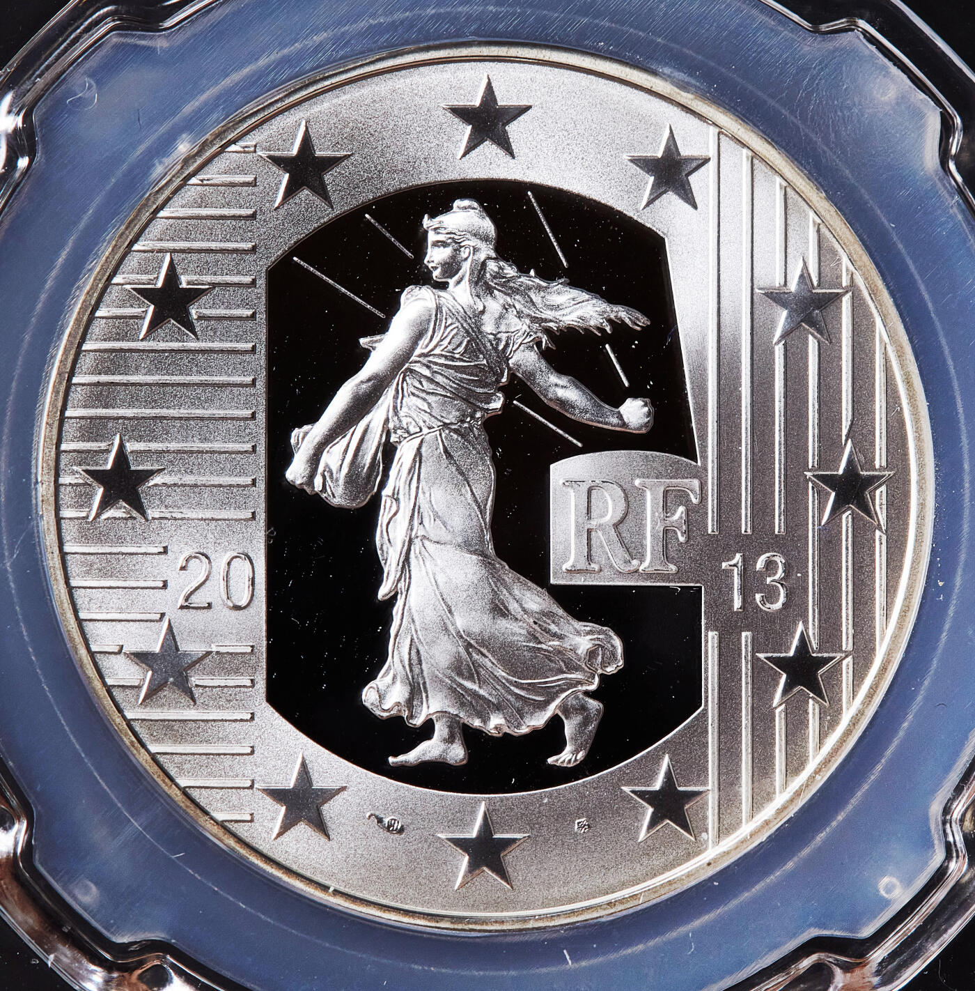 【俄甄集藏】满园春色-2026年(051)04-22星期三 晚 19:30 全场包邮 法国2013年纪念陪萨克工业园区成立40周年10欧元精制银币，信泰 PF70UC，罗蒂的“播种者”图案设计经典，重22.2克，900银，发行量6348枚