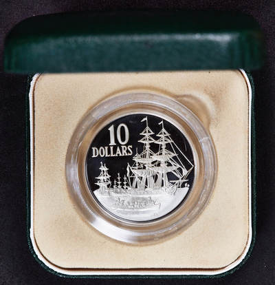 【俄甄集藏】满园春色-2026年(051)04-22星期三 晚 19:30 全场包邮 - 澳大利亚1988年纪念海军第一舰队成立200周年10元精制装银币，原盒，重20克，925银，发行量80099枚