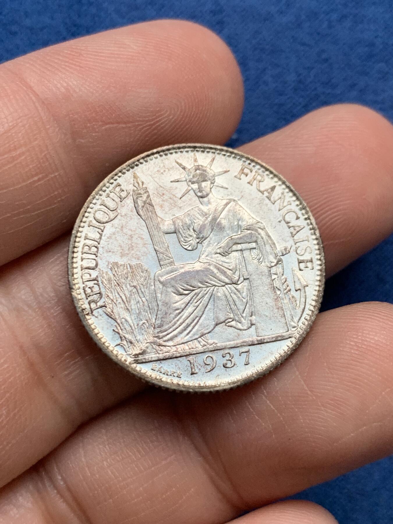 《竞宝斋》第481场 周日，周一 2场连拍 （全场包邮）20级店铺 欢迎送拍 两枚一组 柬埔寨金翅鸟银币和印支20分银币，1880年诺罗敦一世时期打制，面值2皮 ，难得老包浆，比同面值常见的