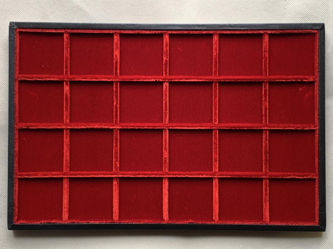 《竞宝斋》第481场 周日，周一 2场连拍 （全场包邮）20级店铺 欢迎送拍 意大利顶级收纳盒品牌Abafil——24格 红绒包黑皮收纳托盘，每小格内径约48.3*50mm，可与其他收纳盒配合使用，尺寸约337*222*15mm