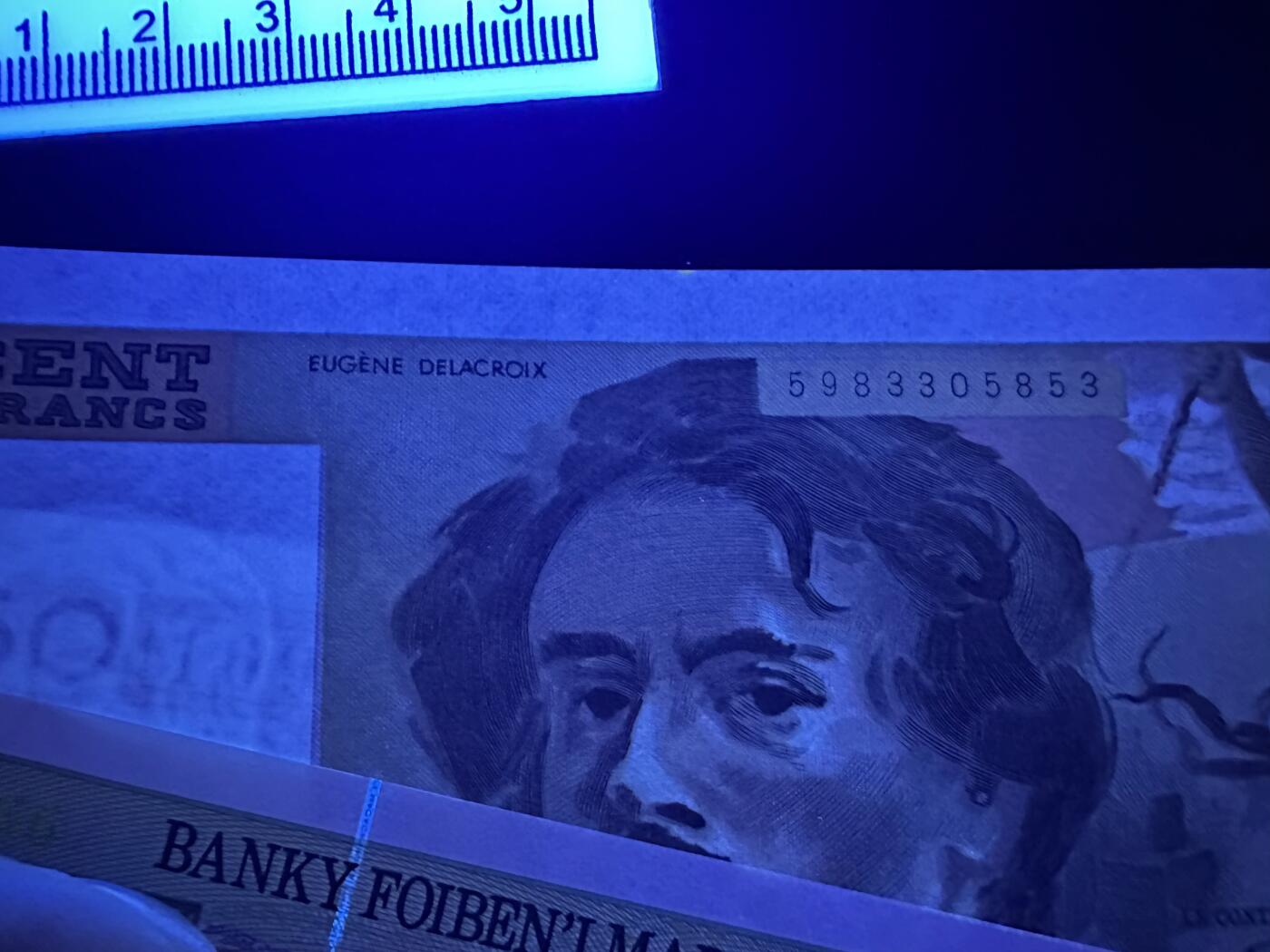 《外钞收藏家》第六百二十八期（精品百拍场）（长期征集拍品、欢迎藏友们联系合作） 马达加斯加500法郎全新、法国100法郎UNC-、希腊50AU有针孔