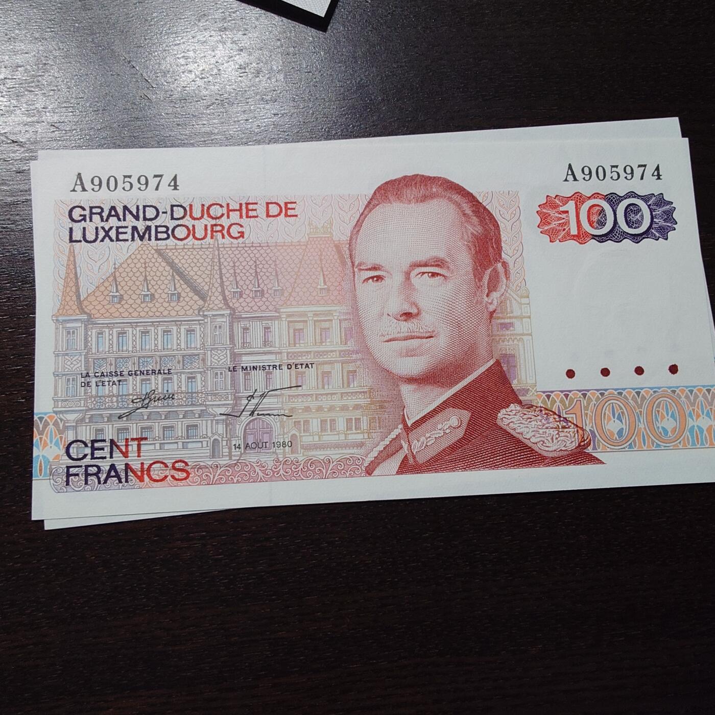 世界钱币～微拍第245期暨2026年第26期  新货卖剩品种部分上架提供选购【有看中的就一开始就出价，别为了晚付几天押金拖到最后，这里没出价的只要群里卖掉了就会撤】 1980年卢森堡100法郎 初版A冠 全新绝品尾号974