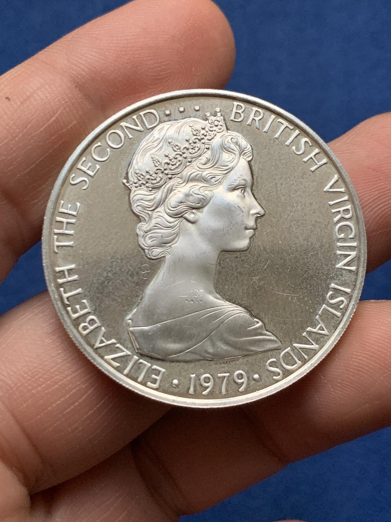 《竞宝斋》第481场 周日，周一 2场连拍 （全场包邮）20级店铺 欢迎送拍 英属维尔京群岛1979年1元海鸟银币，925银，25.3克，热带海鸟主题，浮雕栩栩如生，镜面工艺，品相好，世界鸟类银币系列收藏级品种