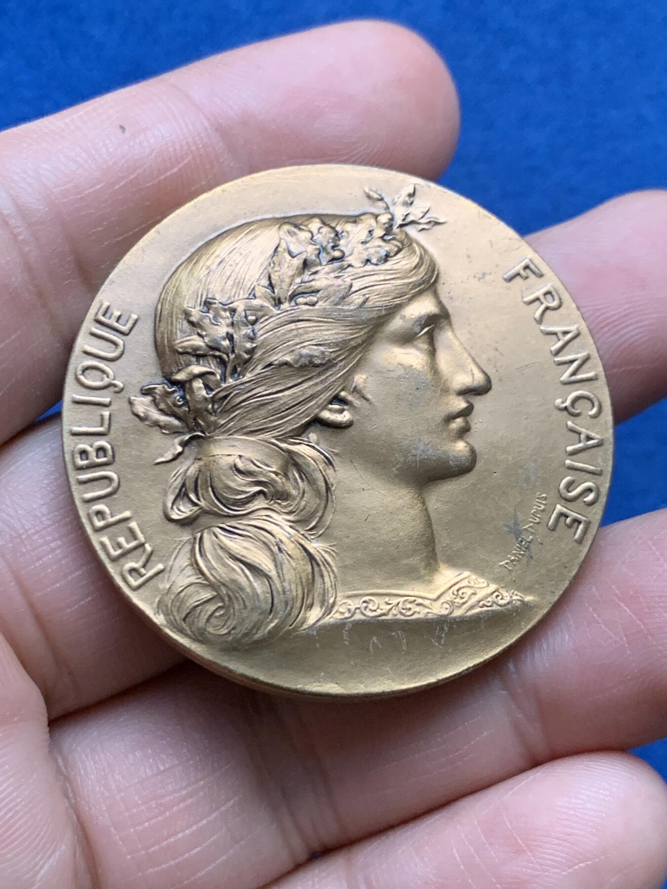 《竞宝斋》第481场 周日，周一 2场连拍 （全场包邮）20级店铺 欢迎送拍 两枚一组 玛丽安娜女神铜章 41mm/49.5mm 总重110.5克