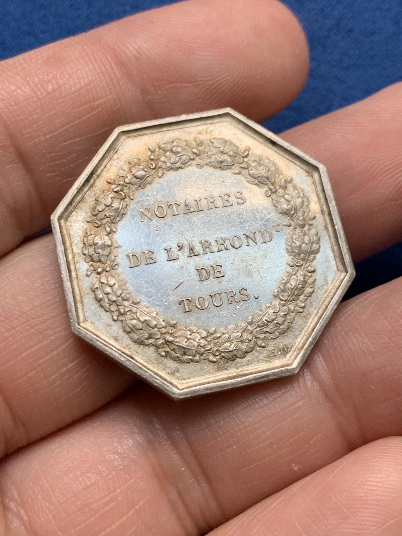 《竞宝斋》第481场 周日，周一 2场连拍 （全场包邮）20级店铺 欢迎送拍 法国图卢兹公证人八角银质代币，12.4克，30.6mm，油灯银标