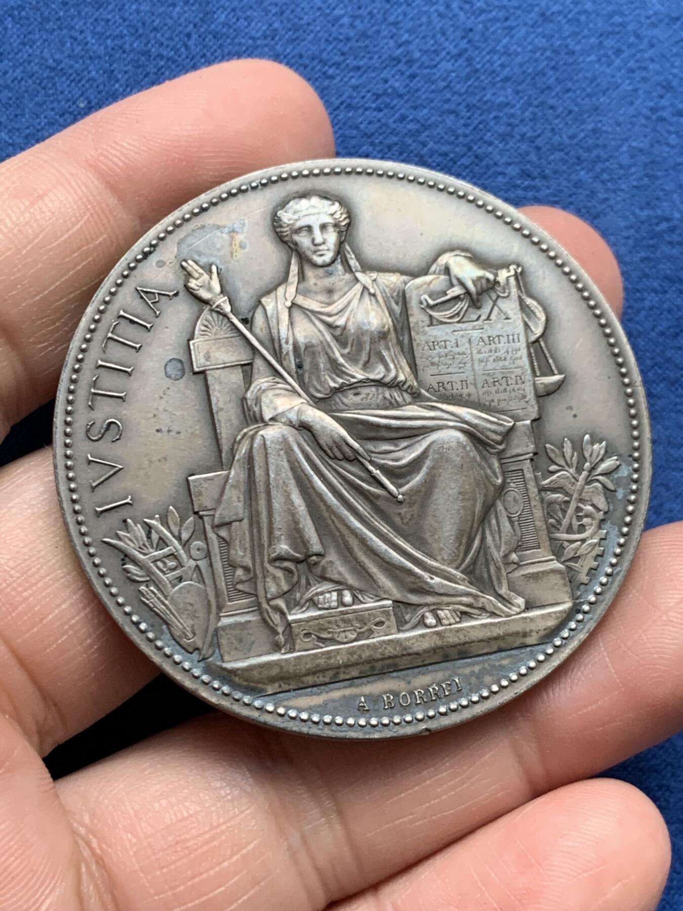 《竞宝斋》第481场 周日，周一 2场连拍 （全场包邮）20级店铺 欢迎送拍 法国塞纳省商业法庭银章 57.8克 50mm 丰饶角2银标 带盒