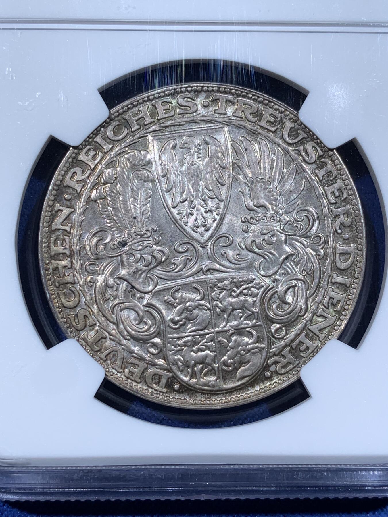 《竞宝斋》第481场 周日，周一 2场连拍 （全场包邮）20级店铺 欢迎送拍 NGC MS65 德国魏玛共和国 1927年 兴登堡总统 80大寿 5马克币型章 卡尔哥茨作品 丝绸地板 GEM