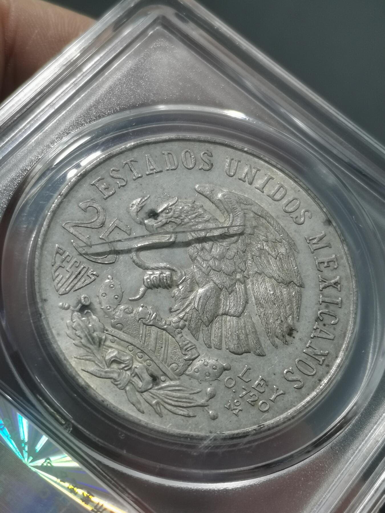 天下钱庄专场欢迎参拍 墨西哥奥运会银币，盒子有裂