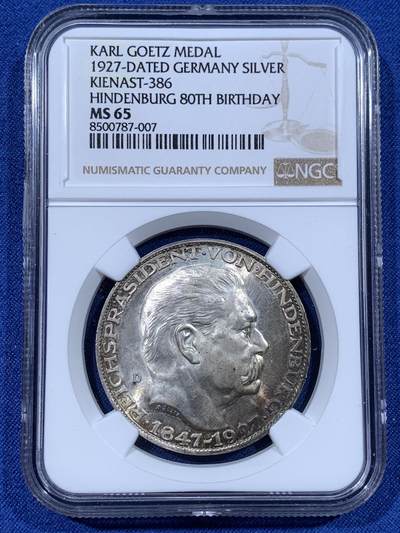 《竞宝斋》第481场 周日，周一 2场连拍 （全场包邮）20级店铺 欢迎送拍 - NGC MS65 德国魏玛共和国 1927年 兴登堡总统 80大寿 5马克币型章 卡尔哥茨作品 丝绸地板 GEM