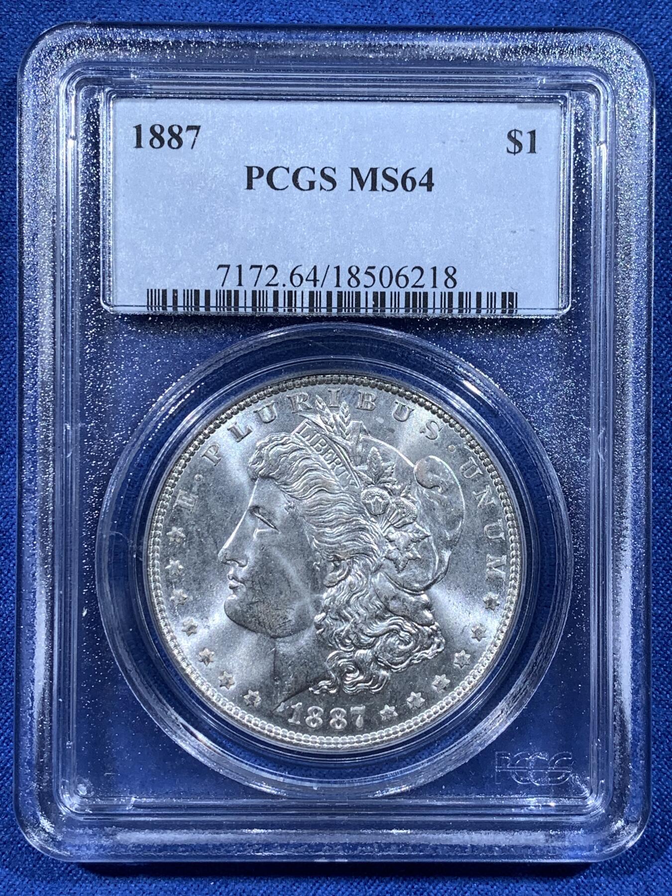 《竞宝斋》第481场 周日，周一 2场连拍 （全场包邮）20级店铺 欢迎送拍 PCGS MS64 美国1887年摩根1美元银币，老盒严评，好品十字光