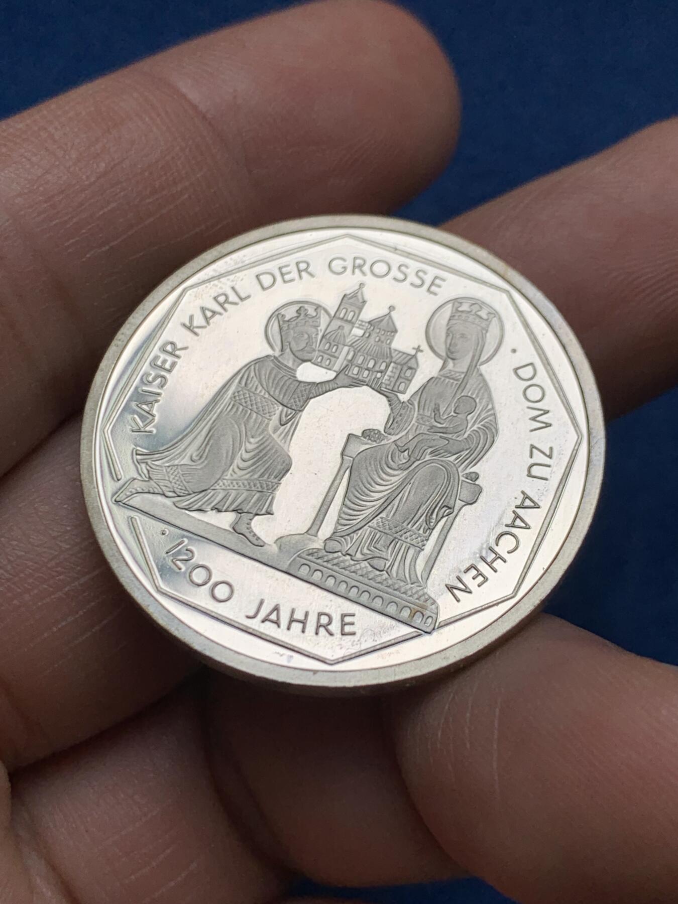 《竞宝斋》第481场 周日，周一 2场连拍 （全场包邮）20级店铺 欢迎送拍 德国2000年查理曼大帝在亚琛建立大教堂1200周年纪念银币 925银 15.5克