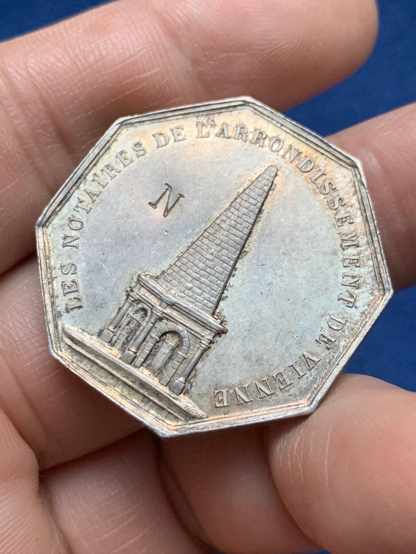 《竞宝斋》第481场 周日，周一 2场连拍 （全场包邮）20级店铺 欢迎送拍 法国维纳公证人八角银质代币 16克 32.4mm 丰饶角银标