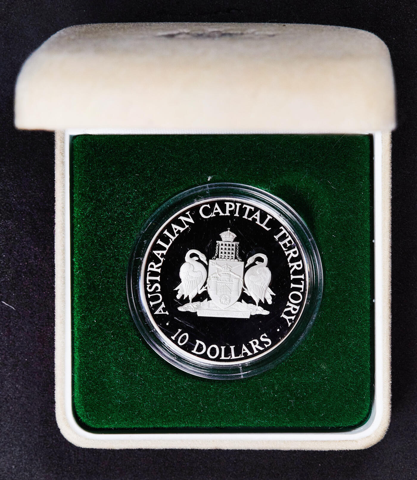 【俄甄集藏】满园春色-2026年(051)04-22星期三 晚 19:30 全场包邮 澳大利亚1993年行政区系列-首都领地10元精制银币，原盒证，重20克，925银，发行量21183枚