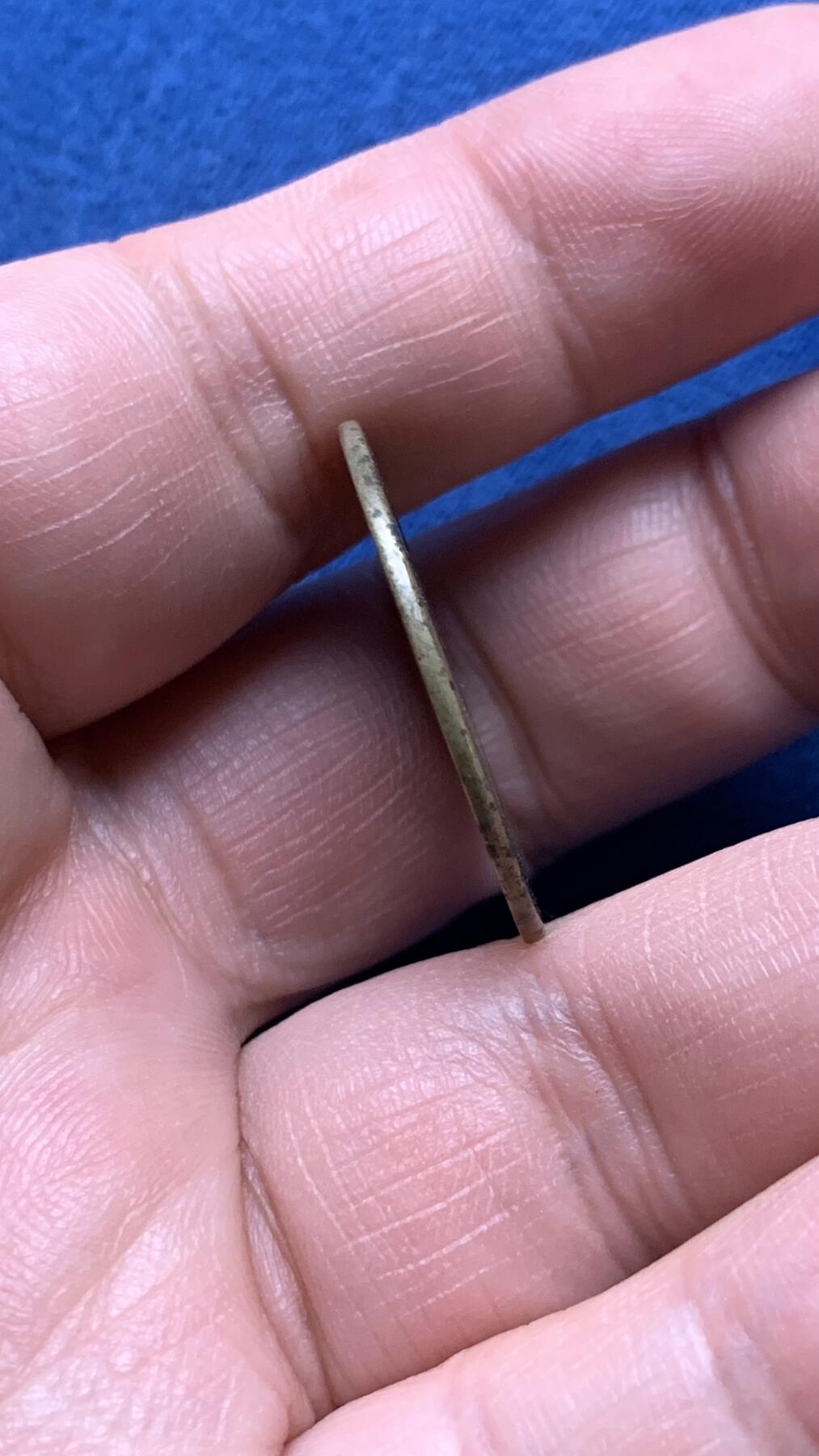 《竞宝斋》第481场 周日，周一 2场连拍 （全场包邮）20级店铺 欢迎送拍 轩德 84分 传世黄亮康熙通宝满汉东 低评状态