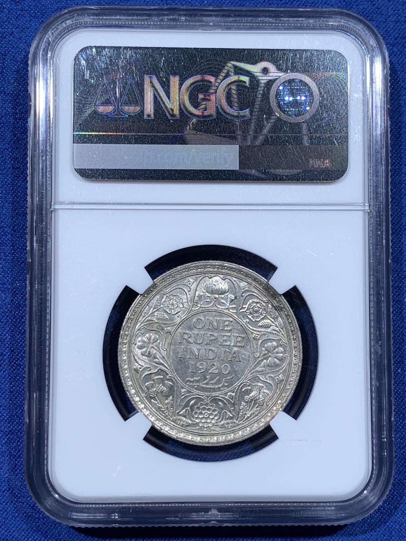 《竞宝斋》第481场 周日，周一 2场连拍 （全场包邮）20级店铺 欢迎送拍 NGC UNC 英属印度1920年1卢比银币，光度底板都不错，11.66g，917银