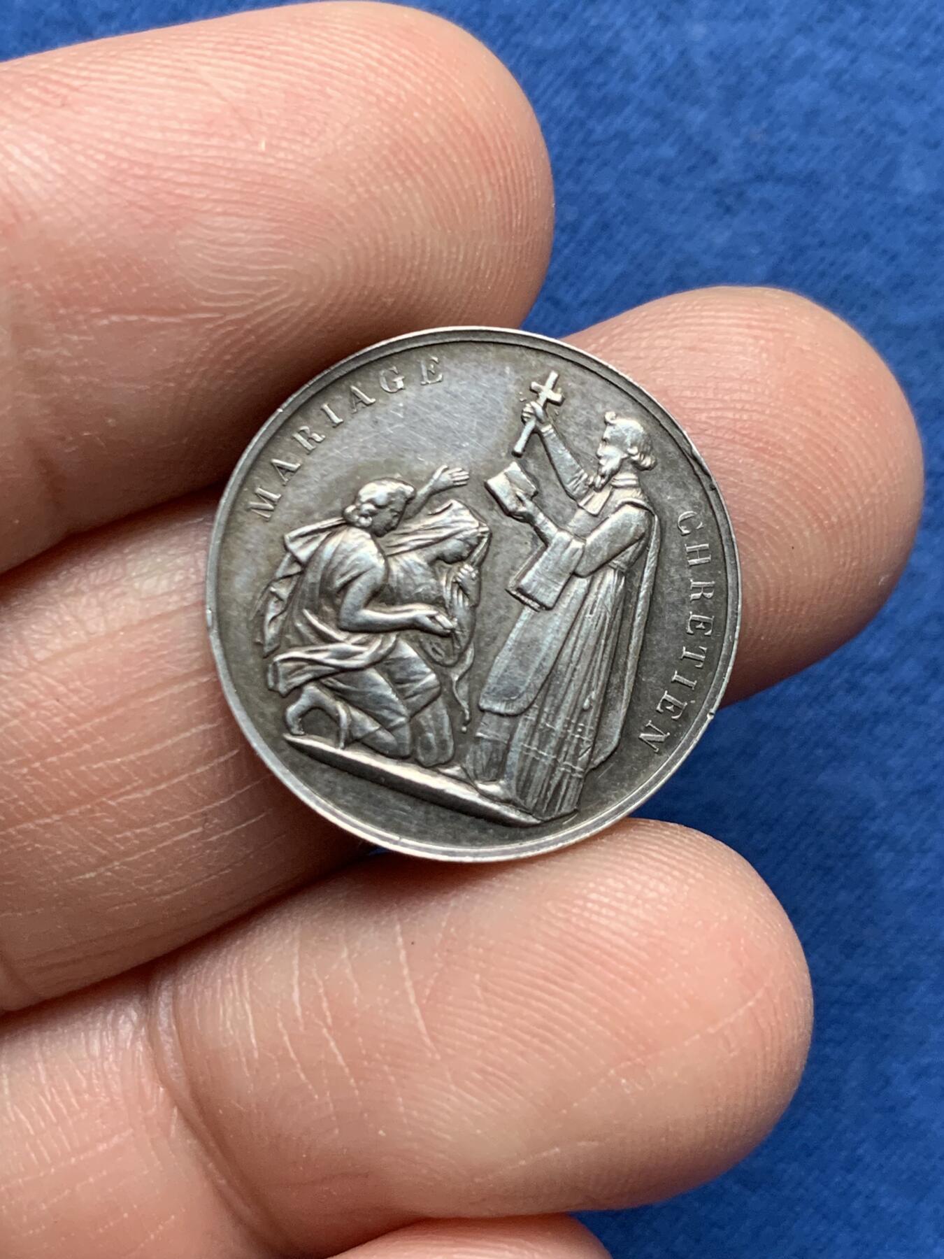 《竞宝斋》第481场 周日，周一 2场连拍 （全场包邮）20级店铺 欢迎送拍 法国结婚纪念小银章 30.2mm 3克 丰饶角银标