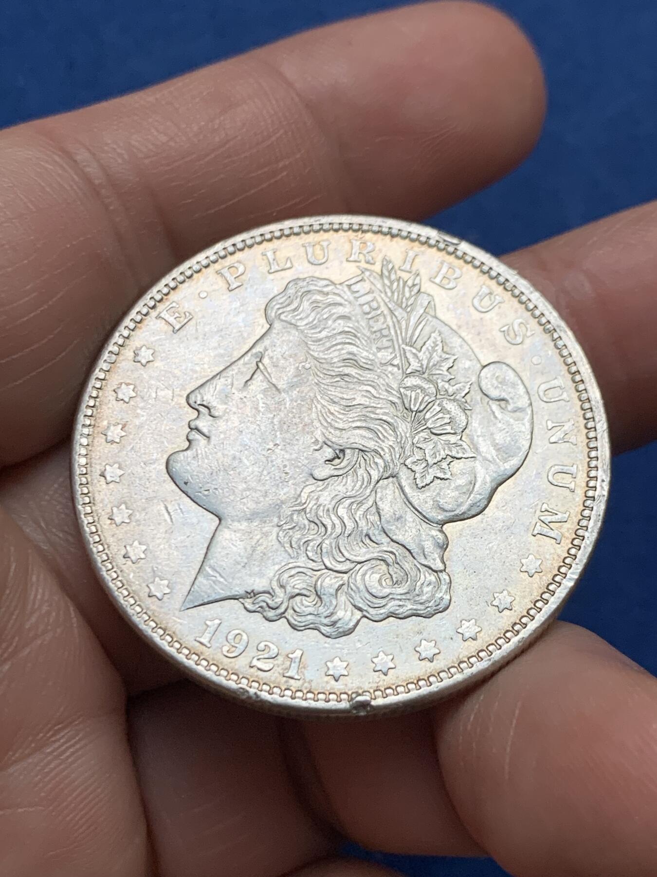 《竞宝斋》第481场 周日，周一 2场连拍 （全场包邮）20级店铺 欢迎送拍 美国1921年摩根1美元银币 边有磕 细节见图