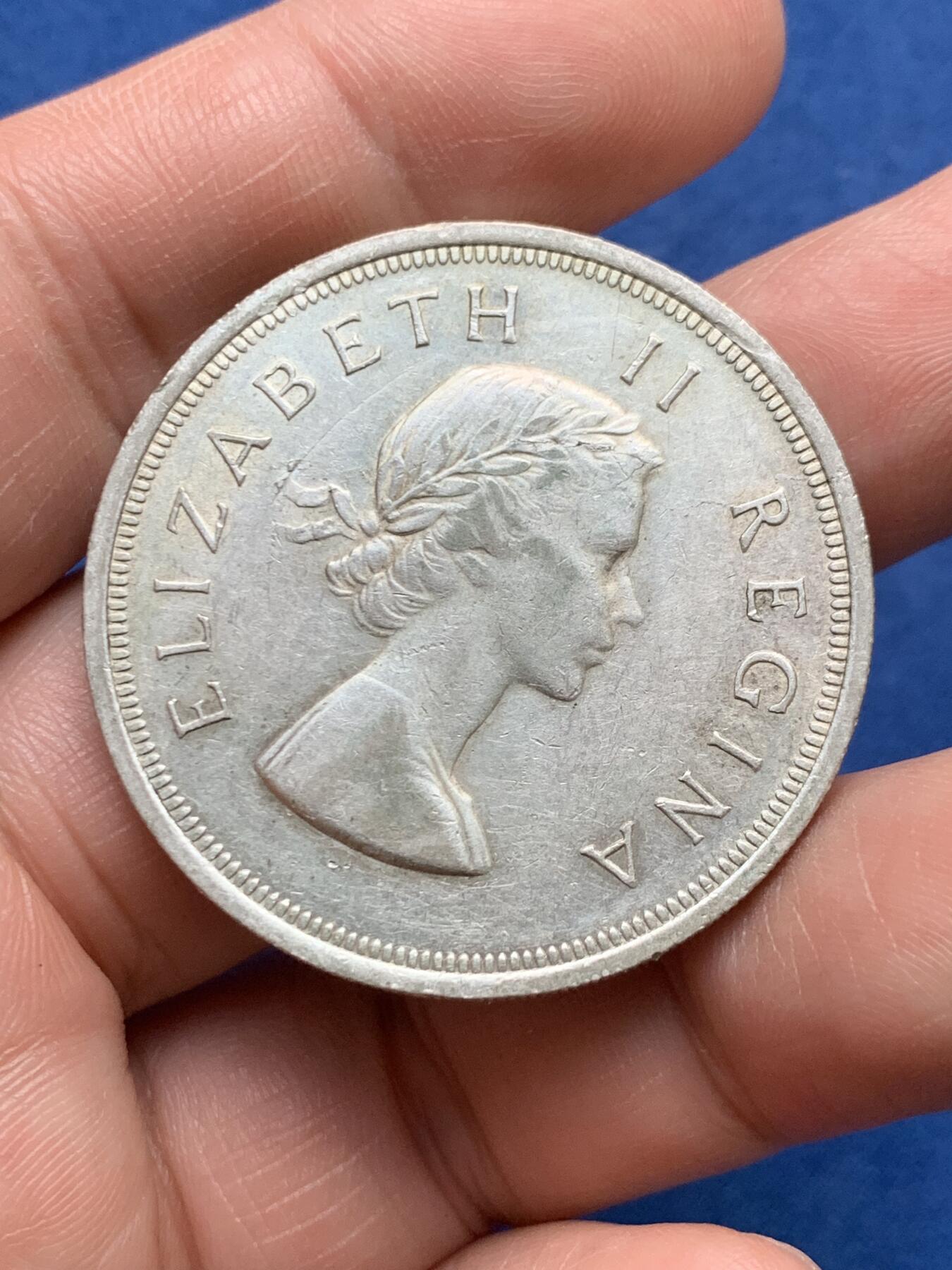 《竞宝斋》第481场 周日，周一 2场连拍 （全场包邮）20级店铺 欢迎送拍 英属南非1958年跳羚5先令纪念大银币 伊丽莎白二世头像