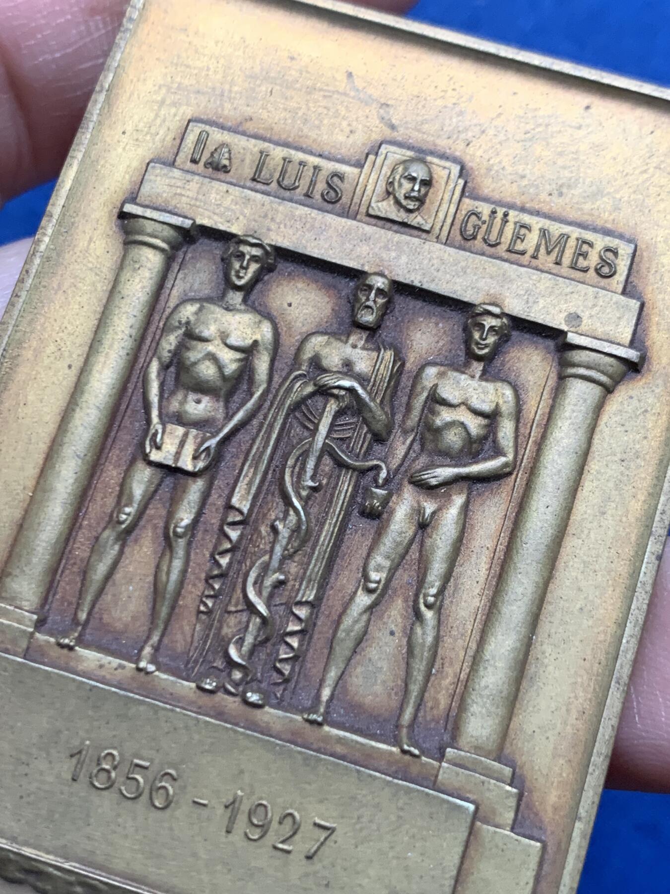 《竞宝斋》第481场 周日，周一 2场连拍 （全场包邮）20级店铺 欢迎送拍 原盒装 阿根廷1935年方型纪念铜章 74.3g 44*67mm