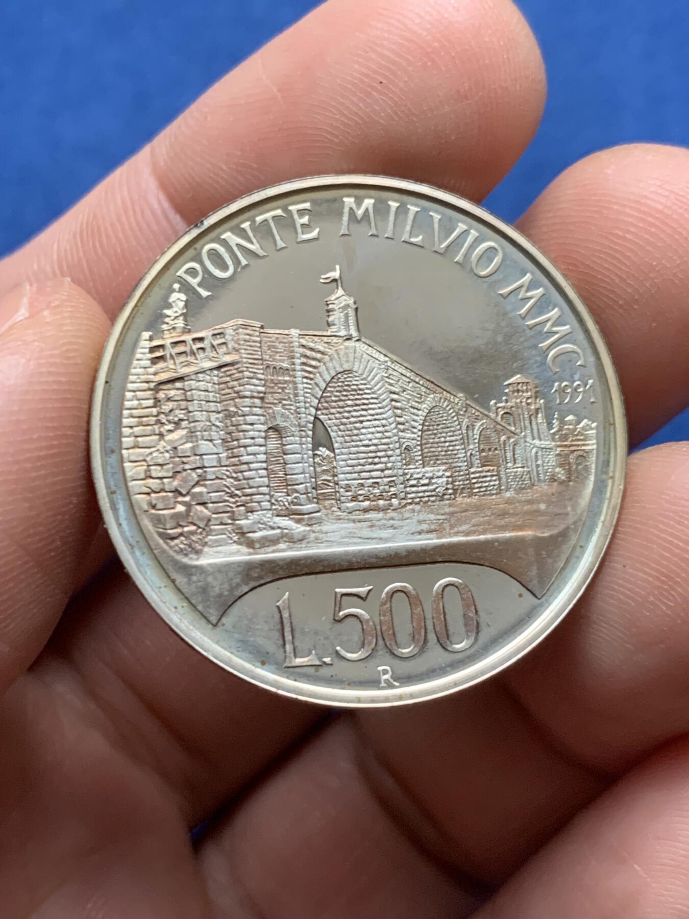 《竞宝斋》第481场 周日，周一 2场连拍 （全场包邮）20级店铺 欢迎送拍 意大利1991年米尔维奥桥500里拉银币，835银，罗马古桥主题，浮雕精美，历史感十足，品相很美，意大利建筑主题银币精品