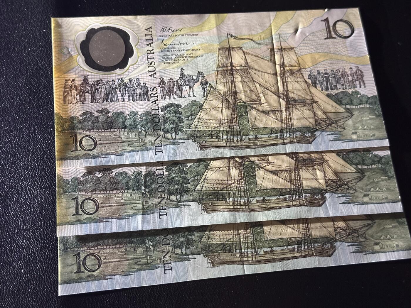 《外钞收藏家》第六百二十八期（精品百拍场）（长期征集拍品、欢迎藏友们联系合作） 澳大利亚10元 塑料钞纪念钞 3张一起 AU品相