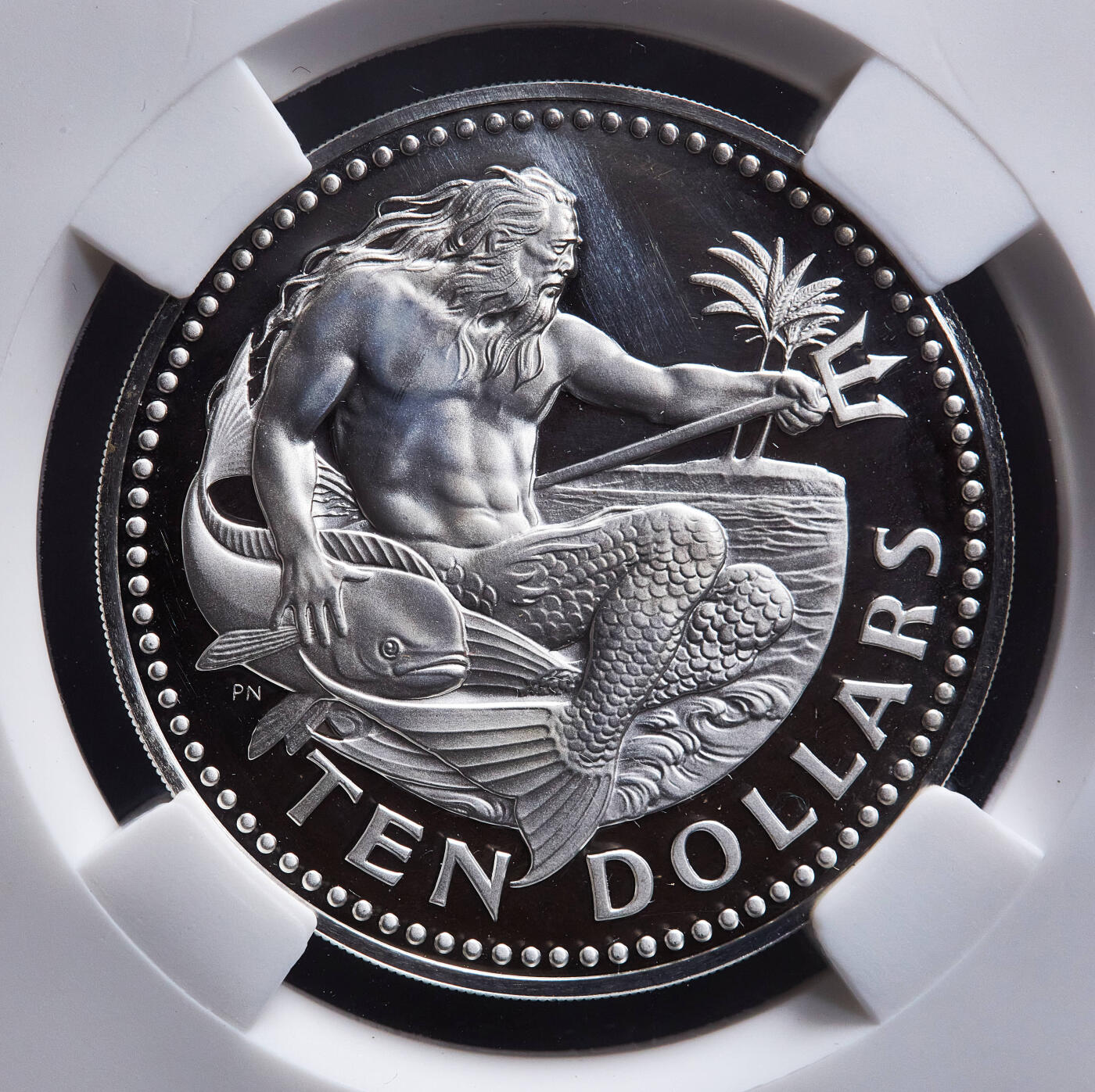 【俄甄集藏】满园春色-2026年(051)04-22星期三 晚 19:30 全场包邮 巴巴多斯1974年FM版海神10元精制大银币，信泰 PF69UC，重37.9克，925银，富兰克林造币厂出品