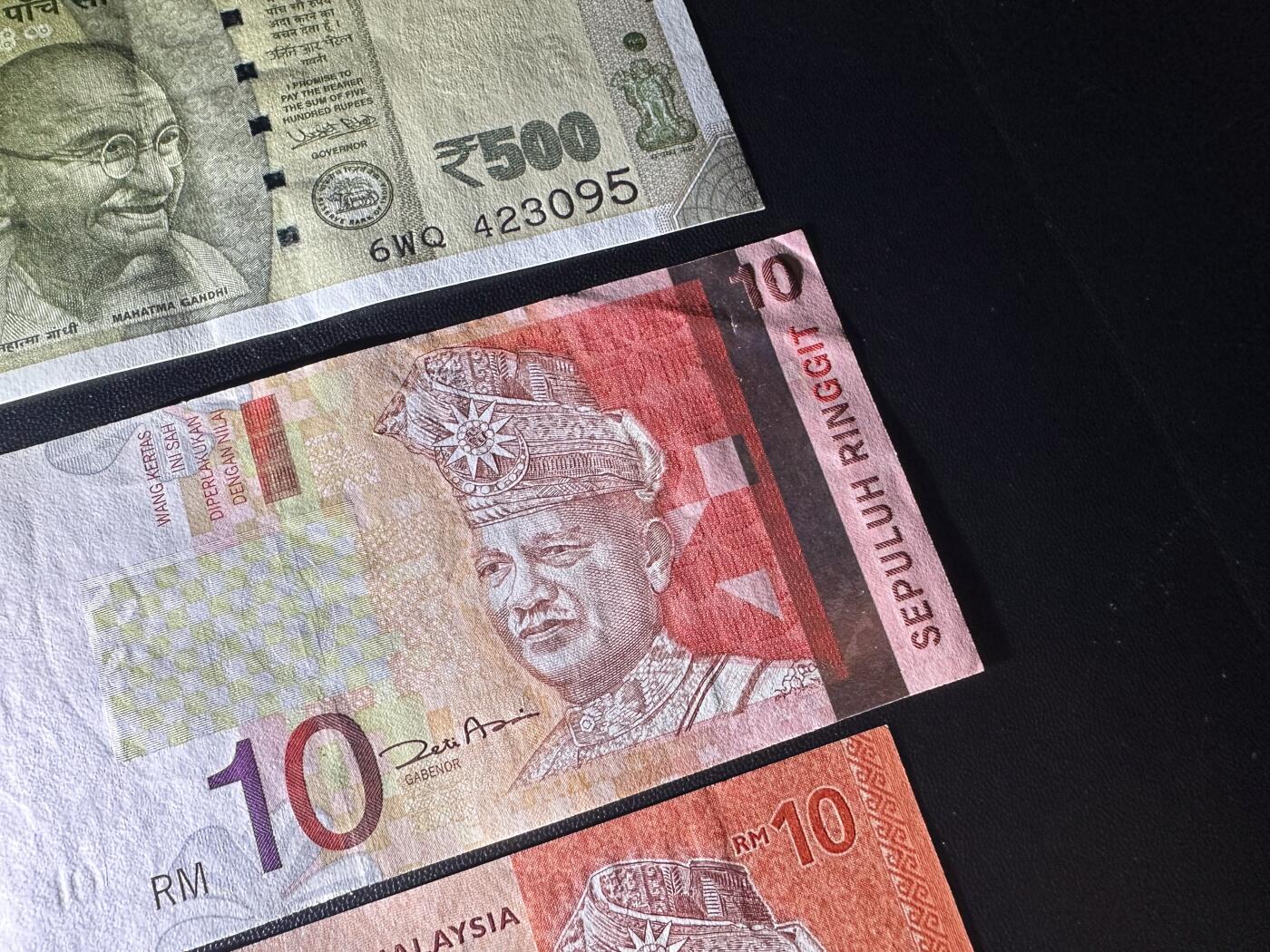 《外钞收藏家》第六百二十八期（精品百拍场）（长期征集拍品、欢迎藏友们联系合作） 印度、泰国、越南、马来西亚 10张一起 有新有旧 品相如图