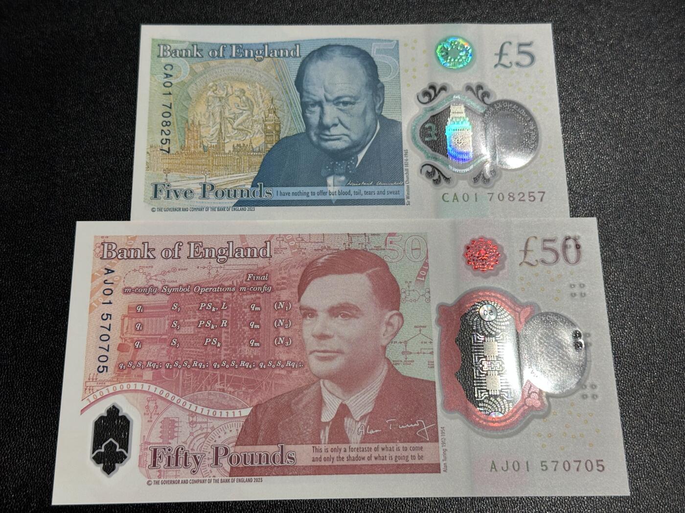 《外钞收藏家》第六百二十八期（精品百拍场）（长期征集拍品、欢迎藏友们联系合作） 英国查尔斯版塑料钞5和50镑 2张一起 全新UNC 全部是首发冠