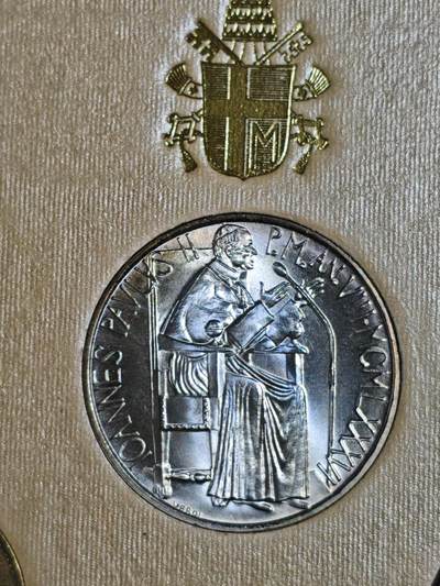 刘世昌艺术品销售中心～虎踞龙蟠*金杨在线联拍群第521期 梵蒂冈1986年硬币册（含7枚套币 ：10-1000里拉 ，硬币1000里拉是银币），品相如图。