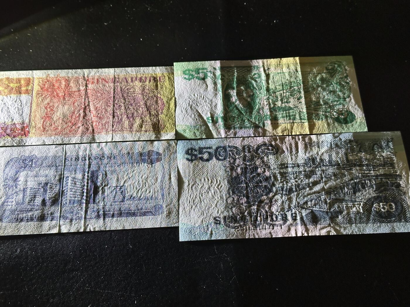 《外钞收藏家》第六百二十八期（精品百拍场）（长期征集拍品、欢迎藏友们联系合作） 新加坡花和船版1-50元 四张一起 非全新 品相如图