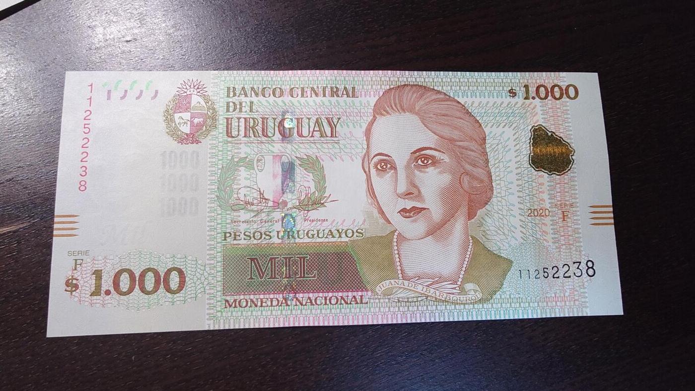 世界钱币～微拍第245期暨2026年第26期  新货卖剩品种部分上架提供选购【有看中的就一开始就出价，别为了晚付几天押金拖到最后，这里没出价的只要群里卖掉了就会撤】 2020年乌拉圭 1000比索 全新绝品无47尾号238