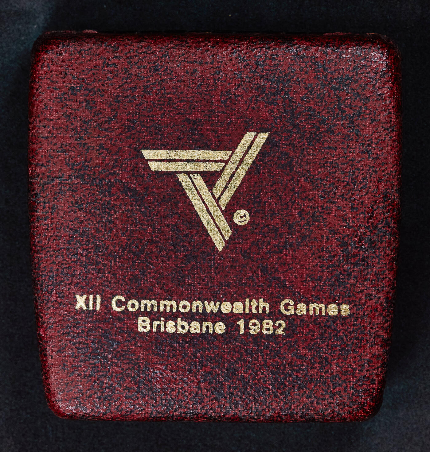 【俄甄集藏】满园春色-2026年(051)04-22星期三 晚 19:30 全场包邮 澳大利亚1982年纪念第12届英联邦运动会召开10元精制银币，原盒证，重20克，925银，发行量85142枚