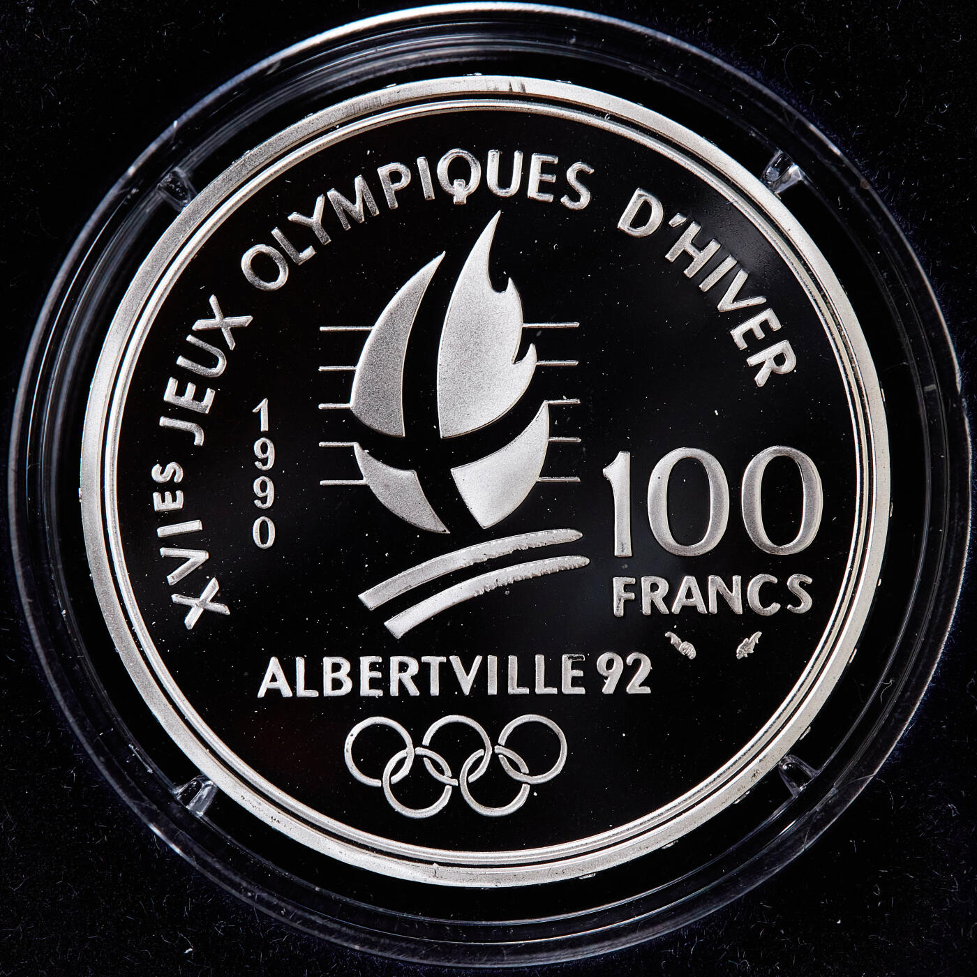 【俄甄集藏】满园春色-2026年(051)04-22星期三 晚 19:30 全场包邮 法国1990年纪念92年第十六届阿尔贝维尔冬奥会-单人雪橇100法郎精制银币，原盒证，重22.2克，900银